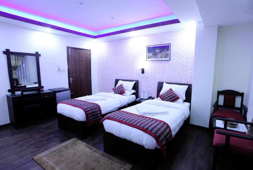 Alpine Hotel & Apartment Catmandu Quarto foto
