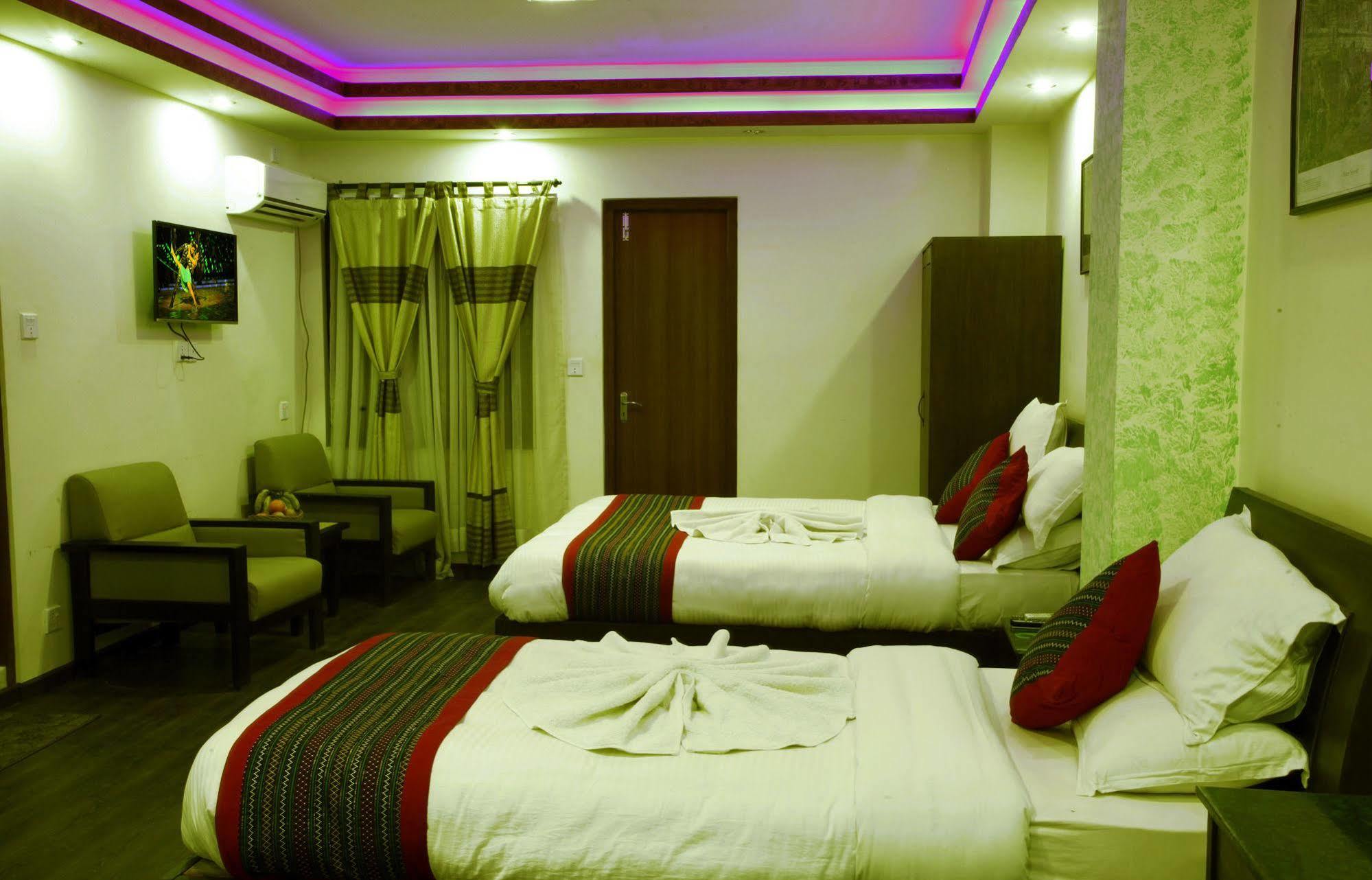 Alpine Hotel & Apartment Catmandu Exterior foto